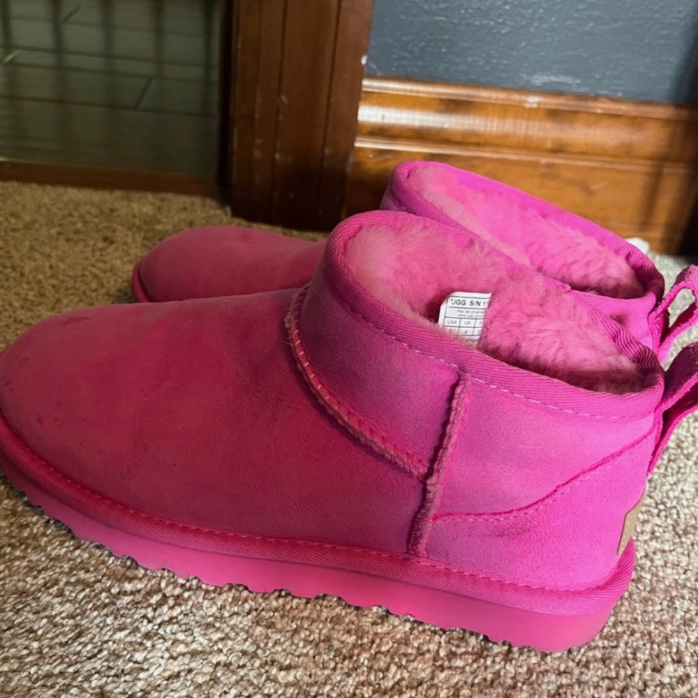 Ugg ultra mini hot pink